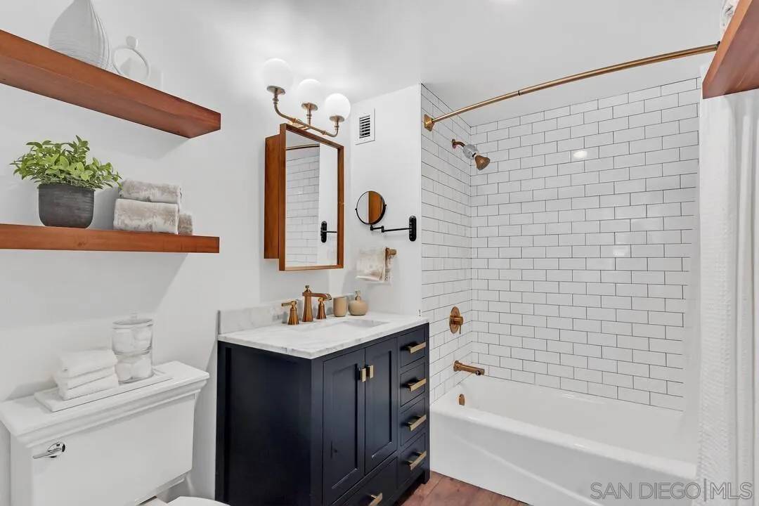 San Diego, CA 92101,425 W Beech #1252