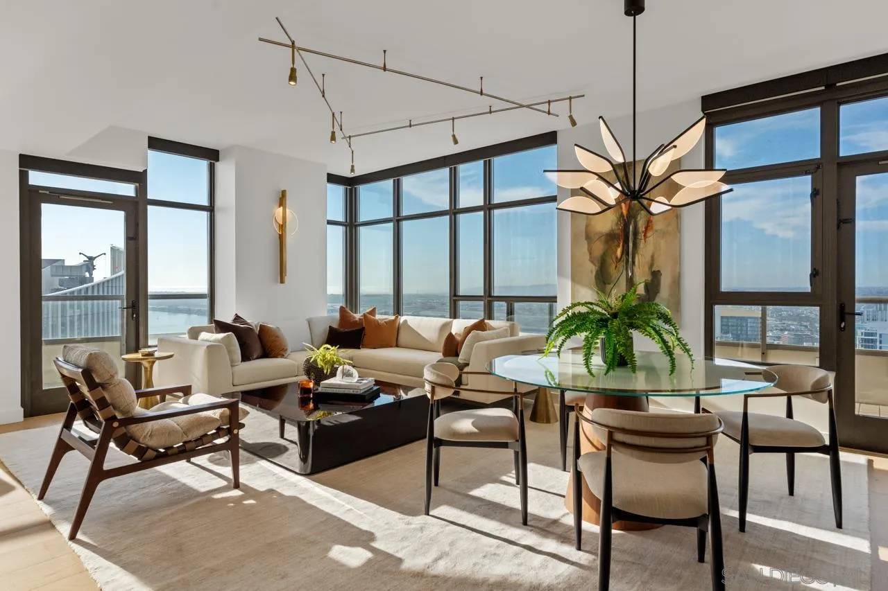 San Diego, CA 92101,700 W E St #4302