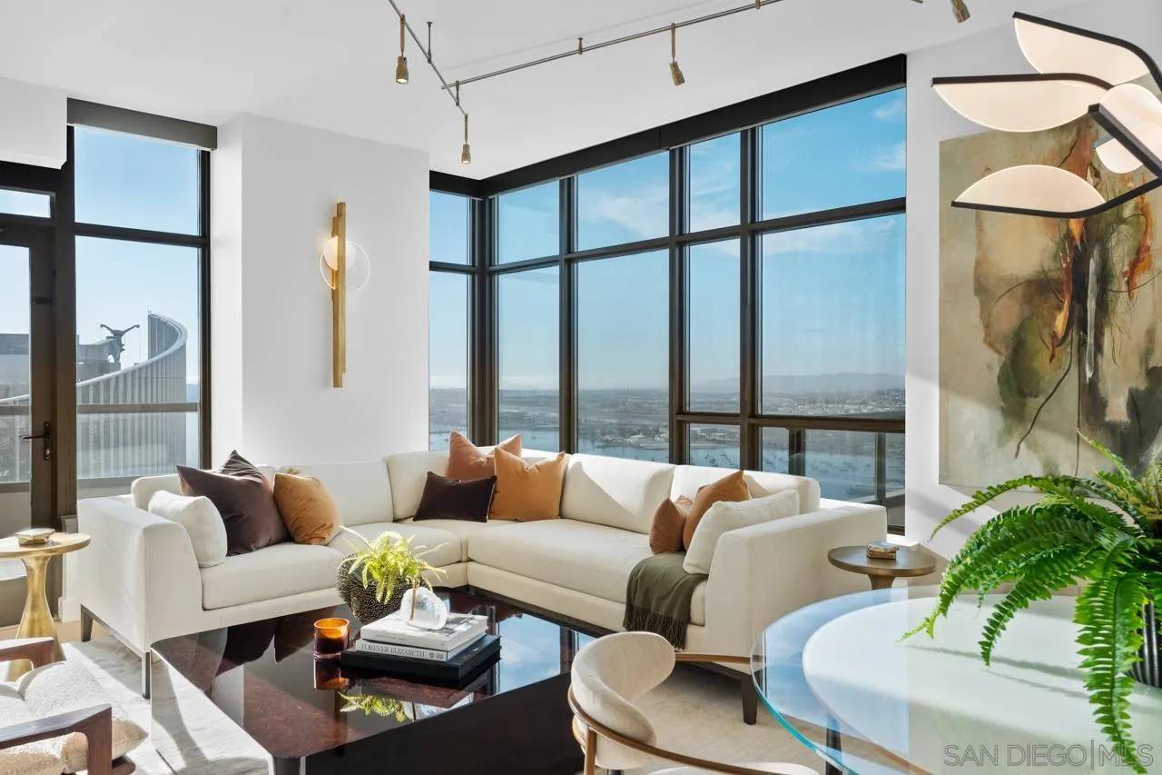 San Diego, CA 92101,700 W E St #4302