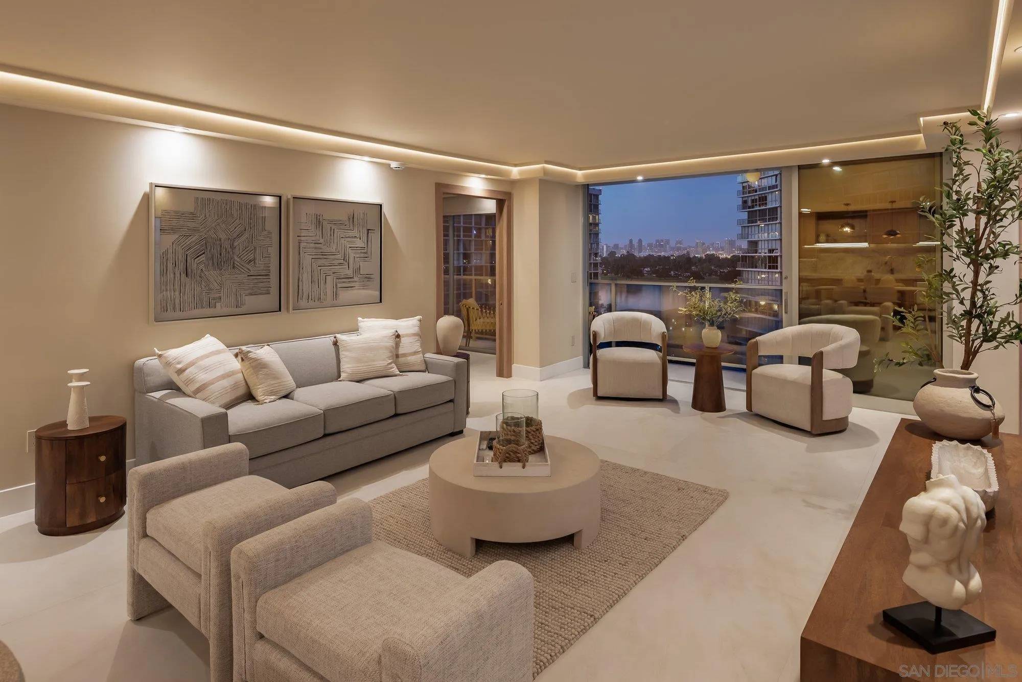 Coronado, CA 92118,1830 Avenida del Mundo #1101