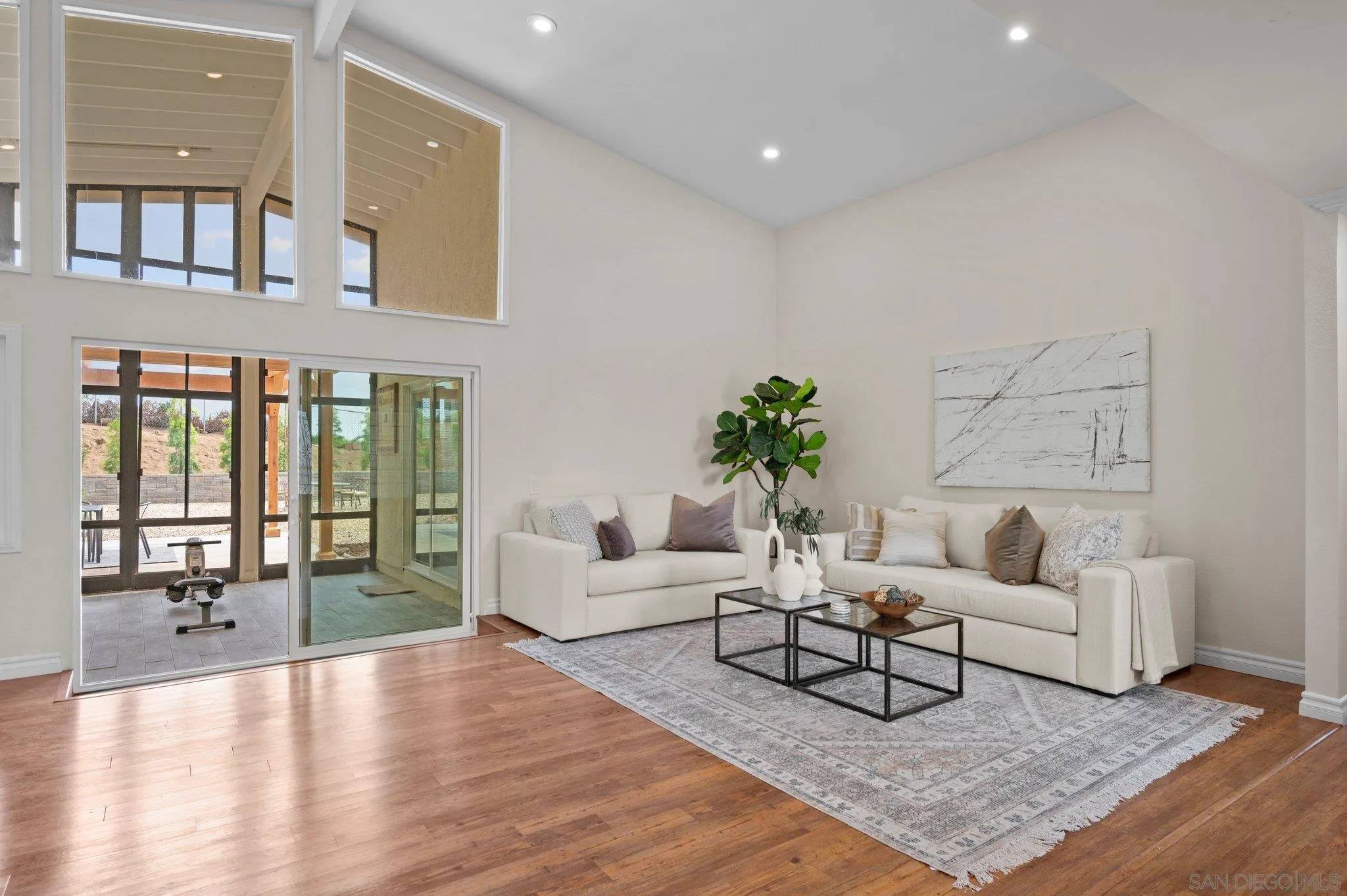 Fallbrook, CA 92028,1852 Foxfire Rd
