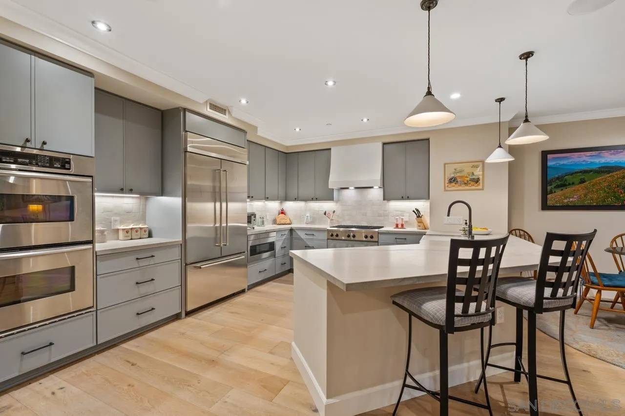 La Jolla, CA 92037,1040 Genter St #104