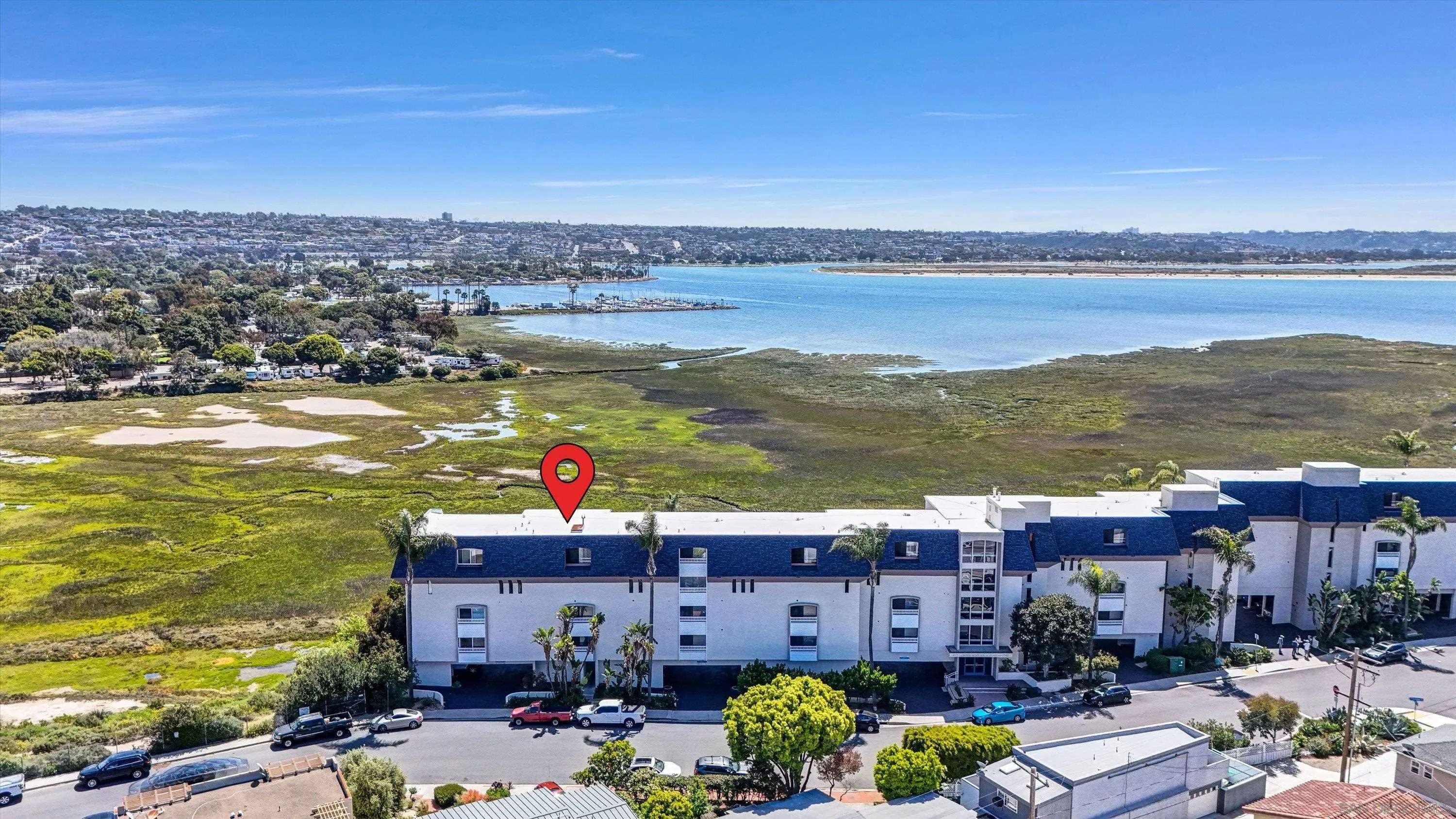 Pacific Beach, CA 92109,4013 Crown Point #V4