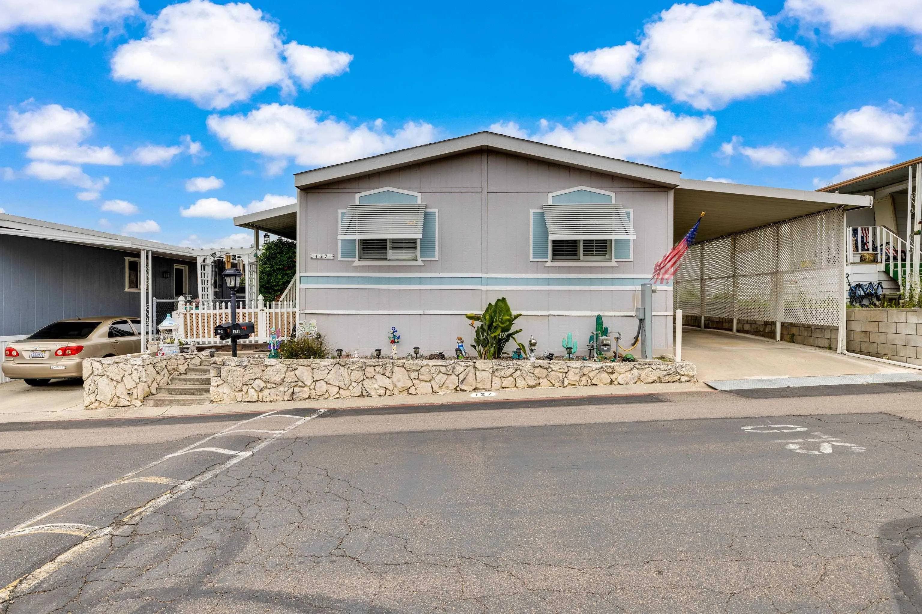 Santee, CA 92071,8701 Mesa Rd #SPC 127