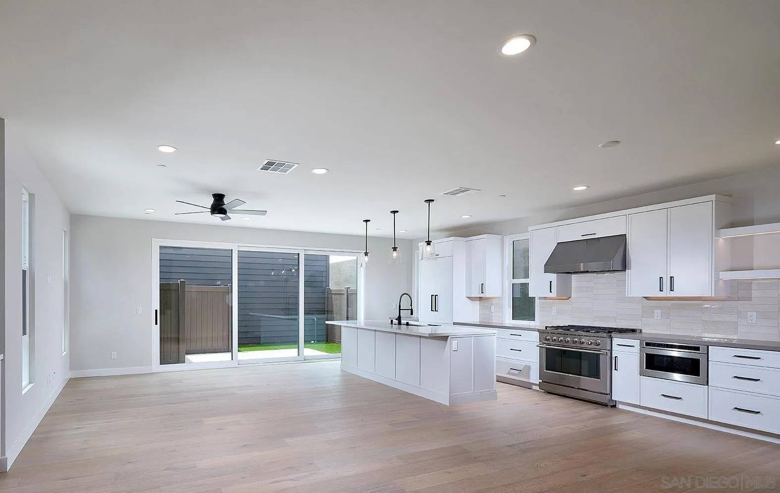 Encinitas, CA 92024,569 N Vulcan Ave