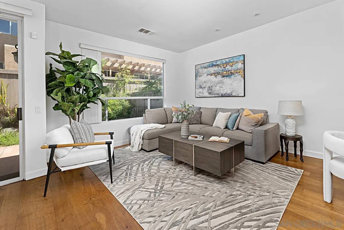 San Diego, CA 92122,5578 Renaissance Ave #2