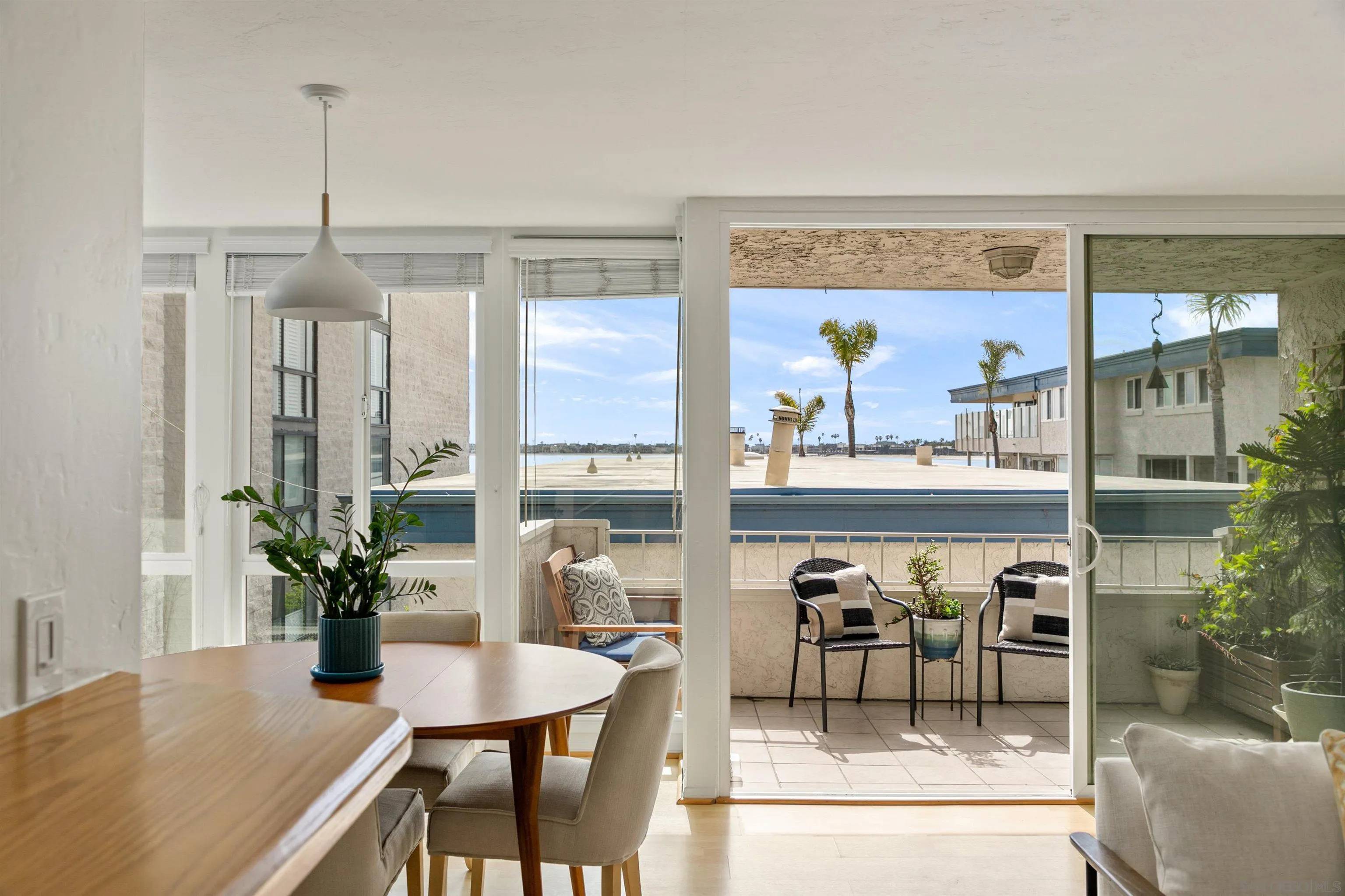 Pacific Beach, CA 92109,3920 Riviera Dr #H