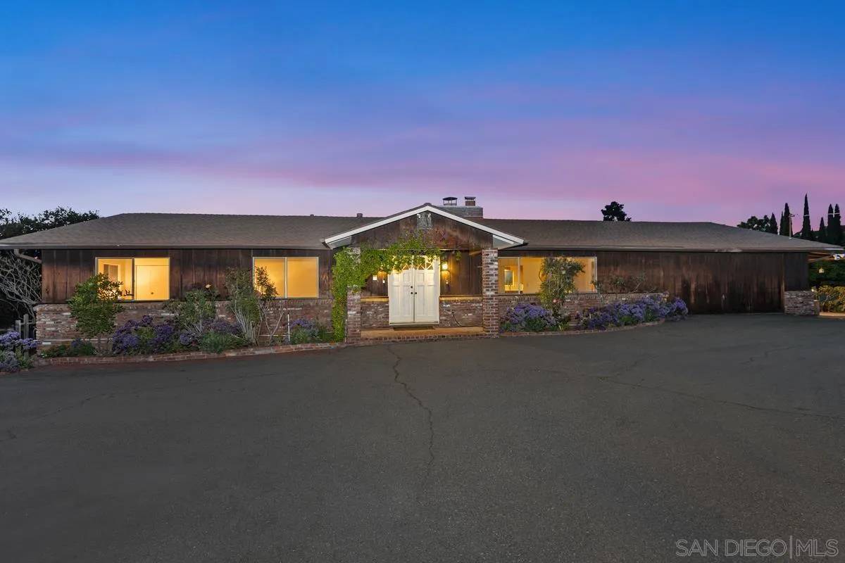 La Mesa, CA 91941,9481 La Cuesta Drive