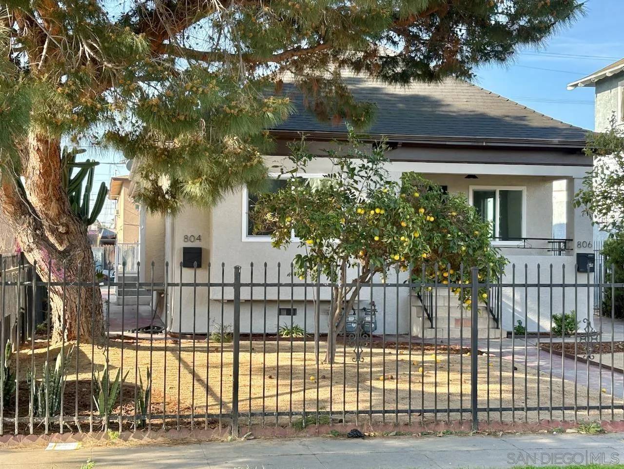 Los Angeles, CA 90011,806 E 33Rd St