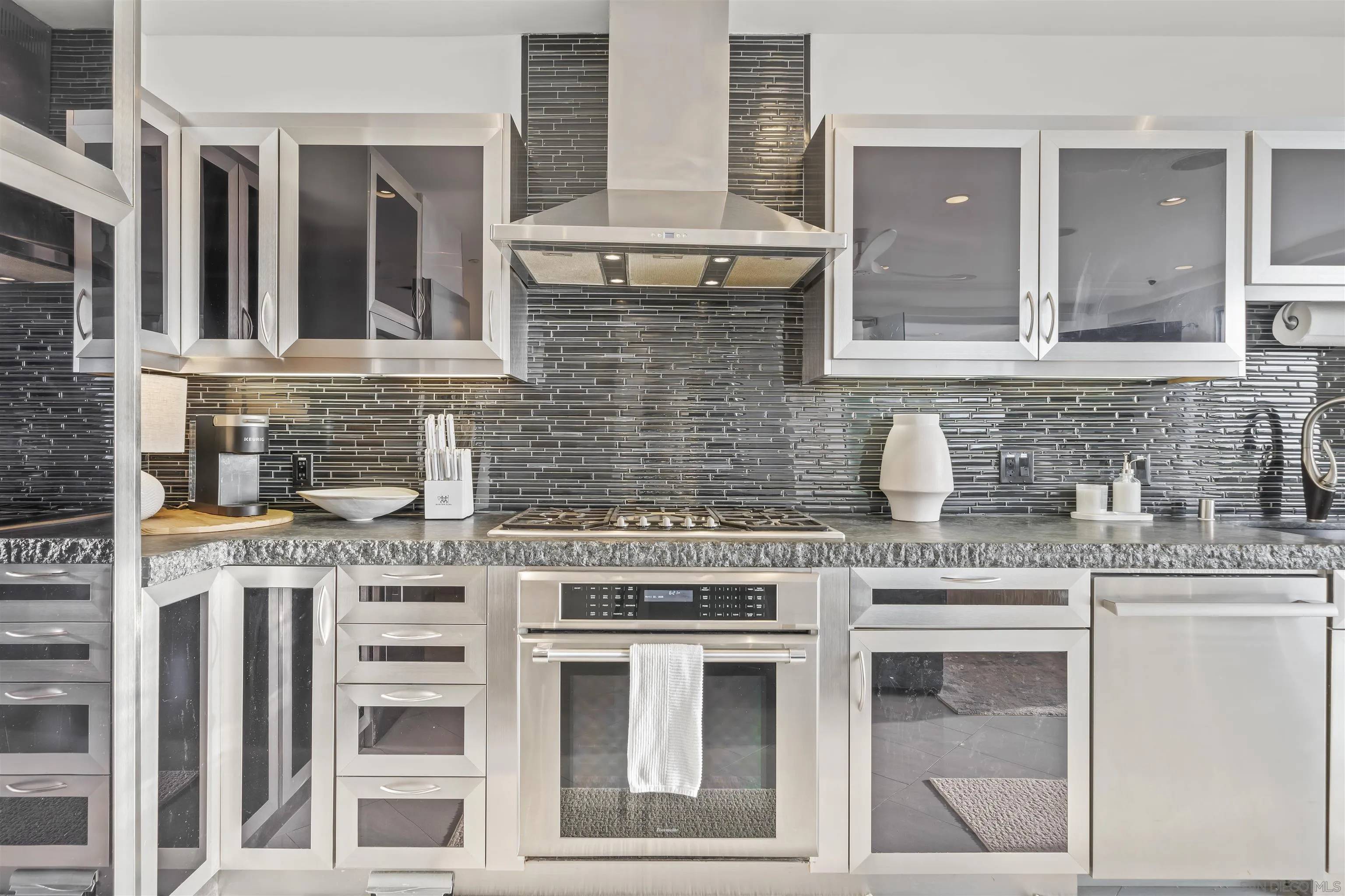 San Diego, CA 92109,2999 Ocean Front Walk #1