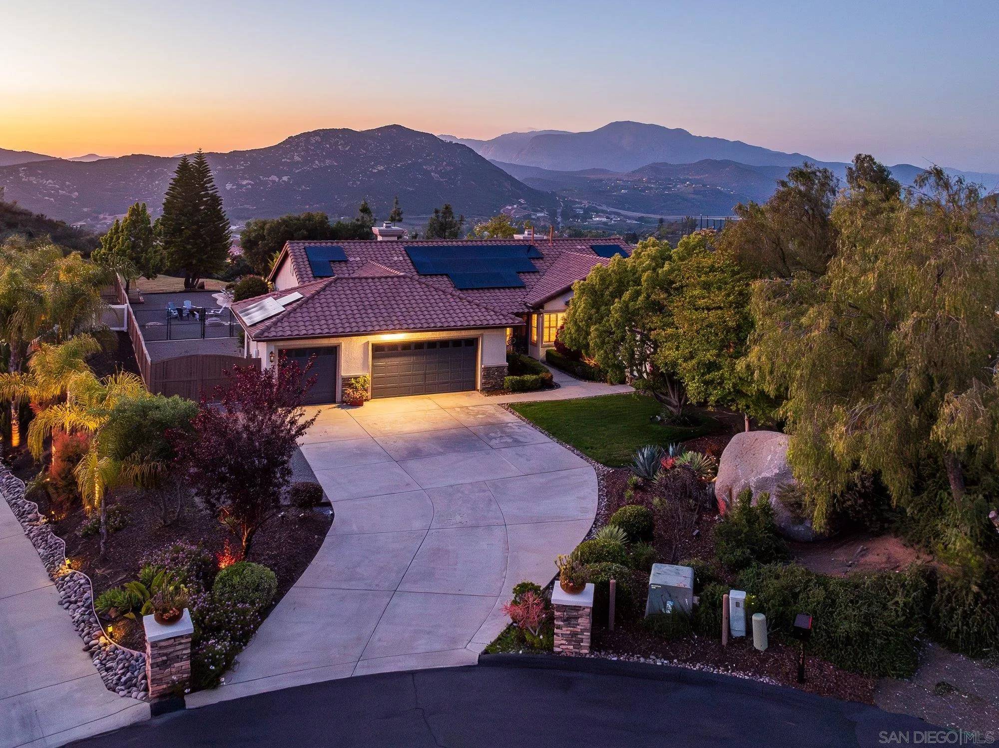 Alpine, CA 91901,424 Sky Mesa Rd