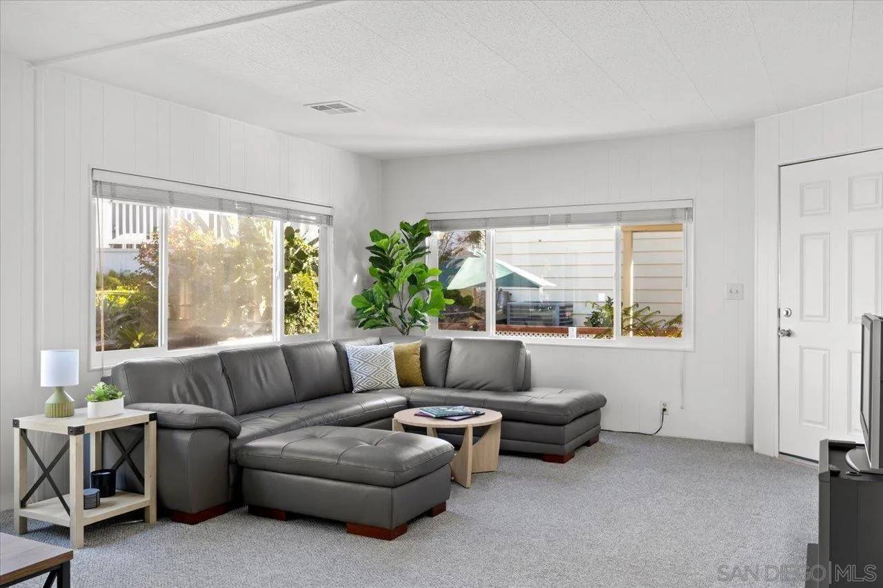 Carlsbad, CA 92011,7318 San Luis Street