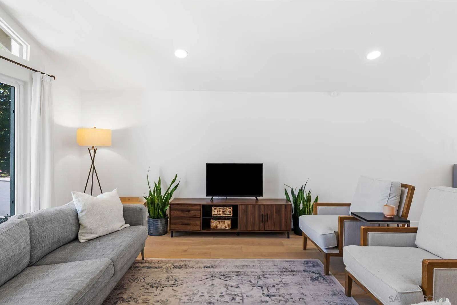 Encinitas, CA 92024,498 Avenida De Las Rosas