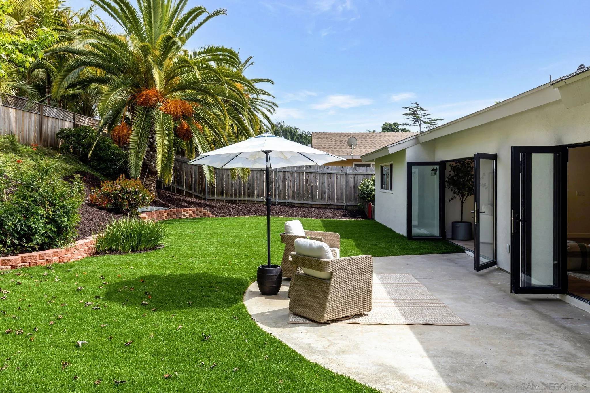 Carlsbad, CA 92008,3760 Monroe St