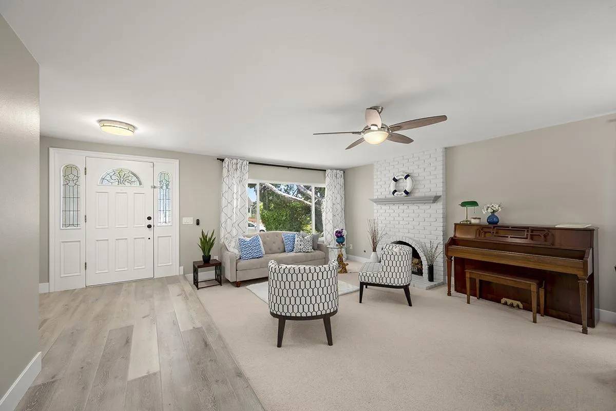 San Diego, CA 92122,4657 Huggins St