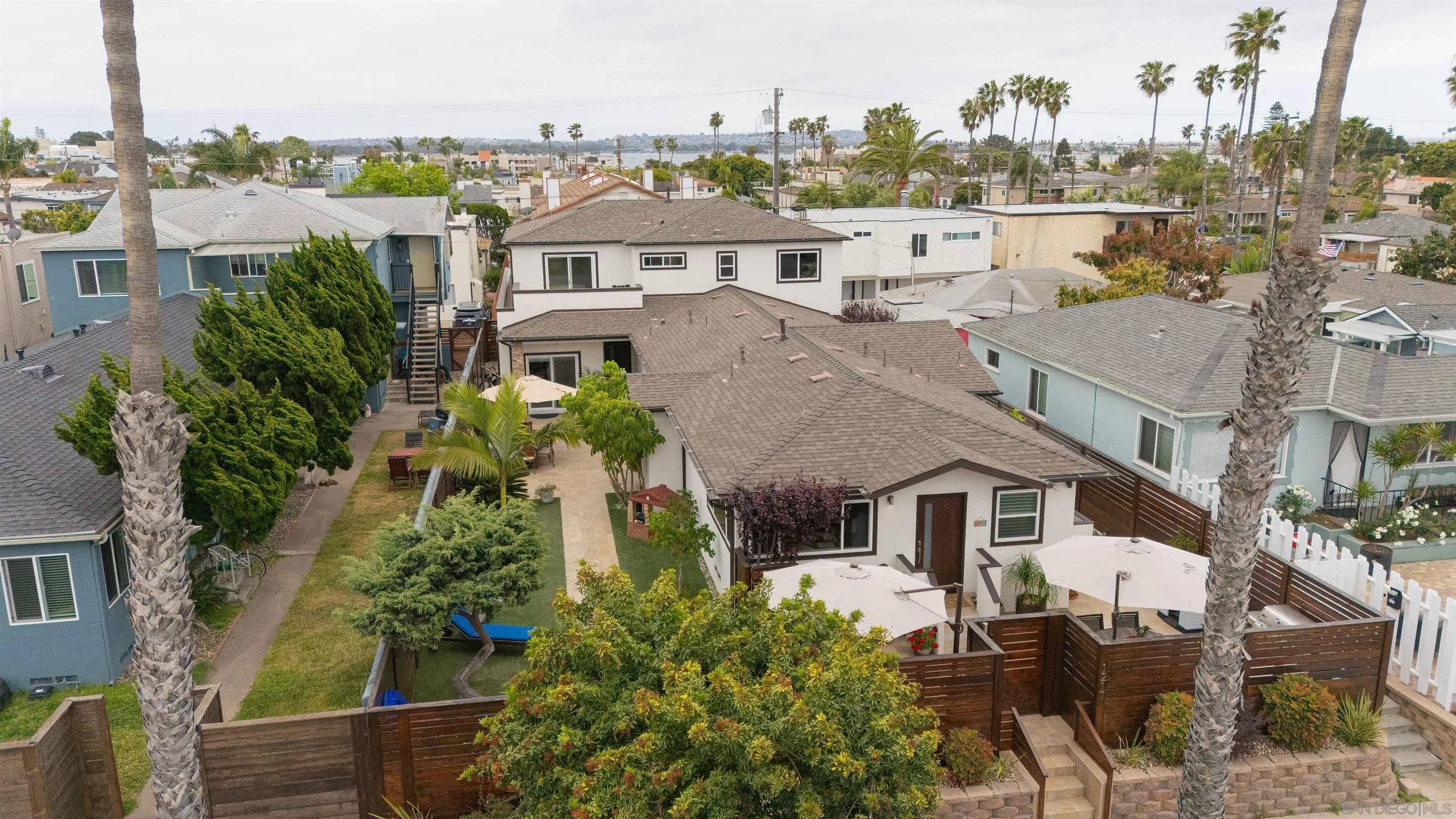 San Diego, CA 92109,1215-17 Grand Ave