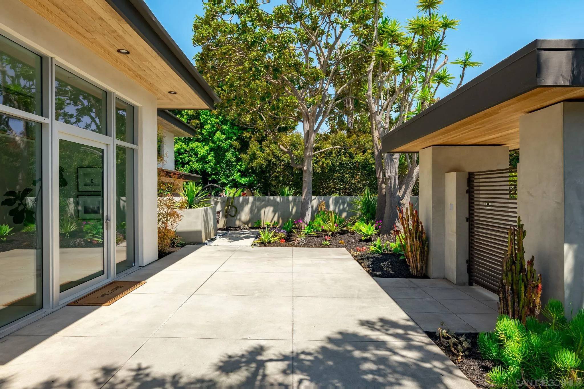 Encinitas, CA 92024,1159 Hymettus