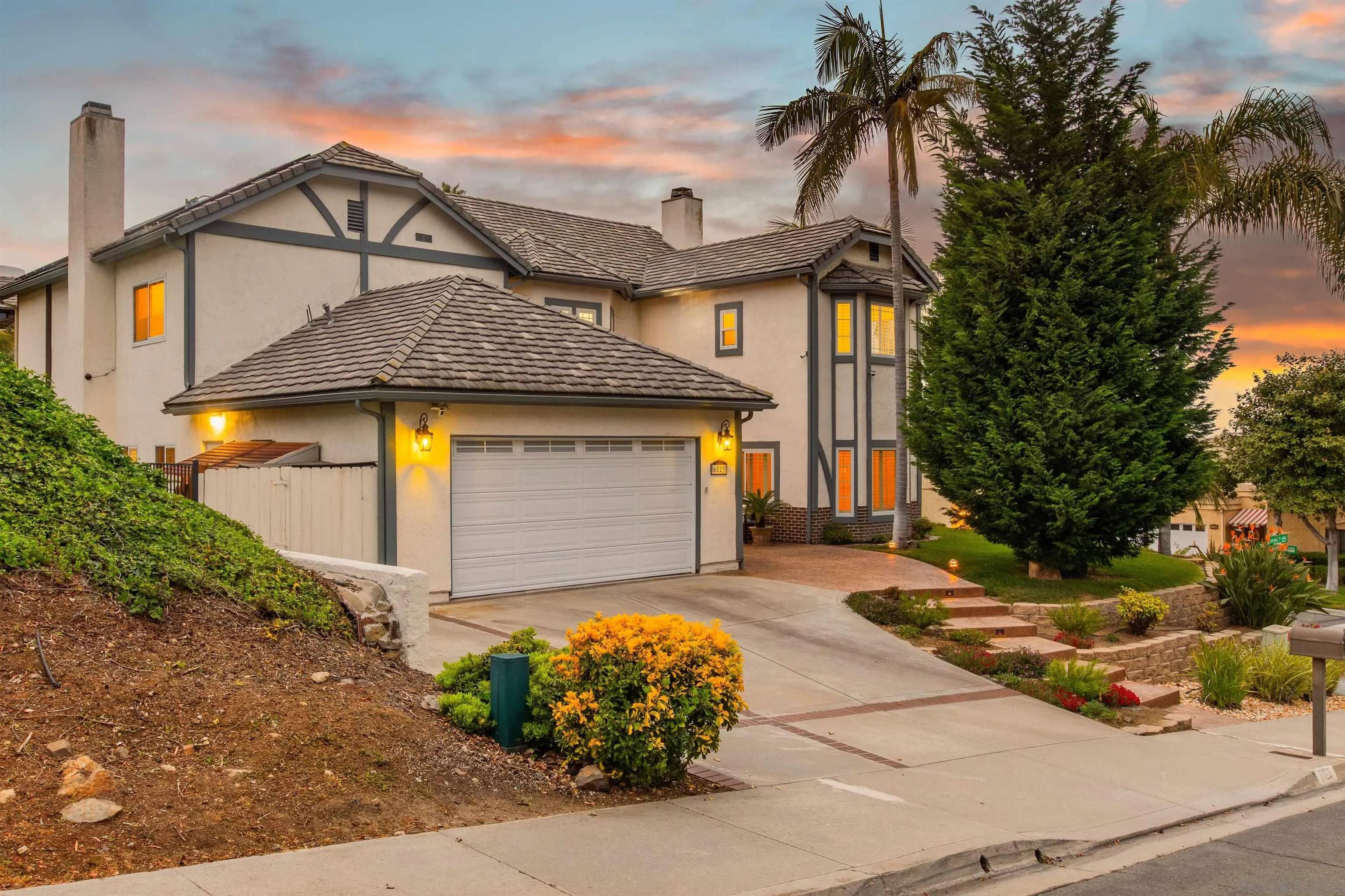 Carlsbad, CA 92009,6823 Corintia St