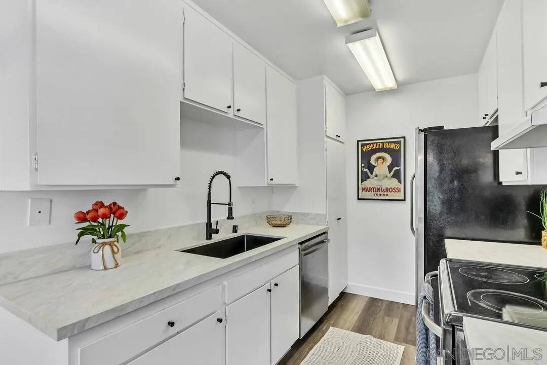 La Jolla, CA 92037,8515 Villa La Jolla Drive #C