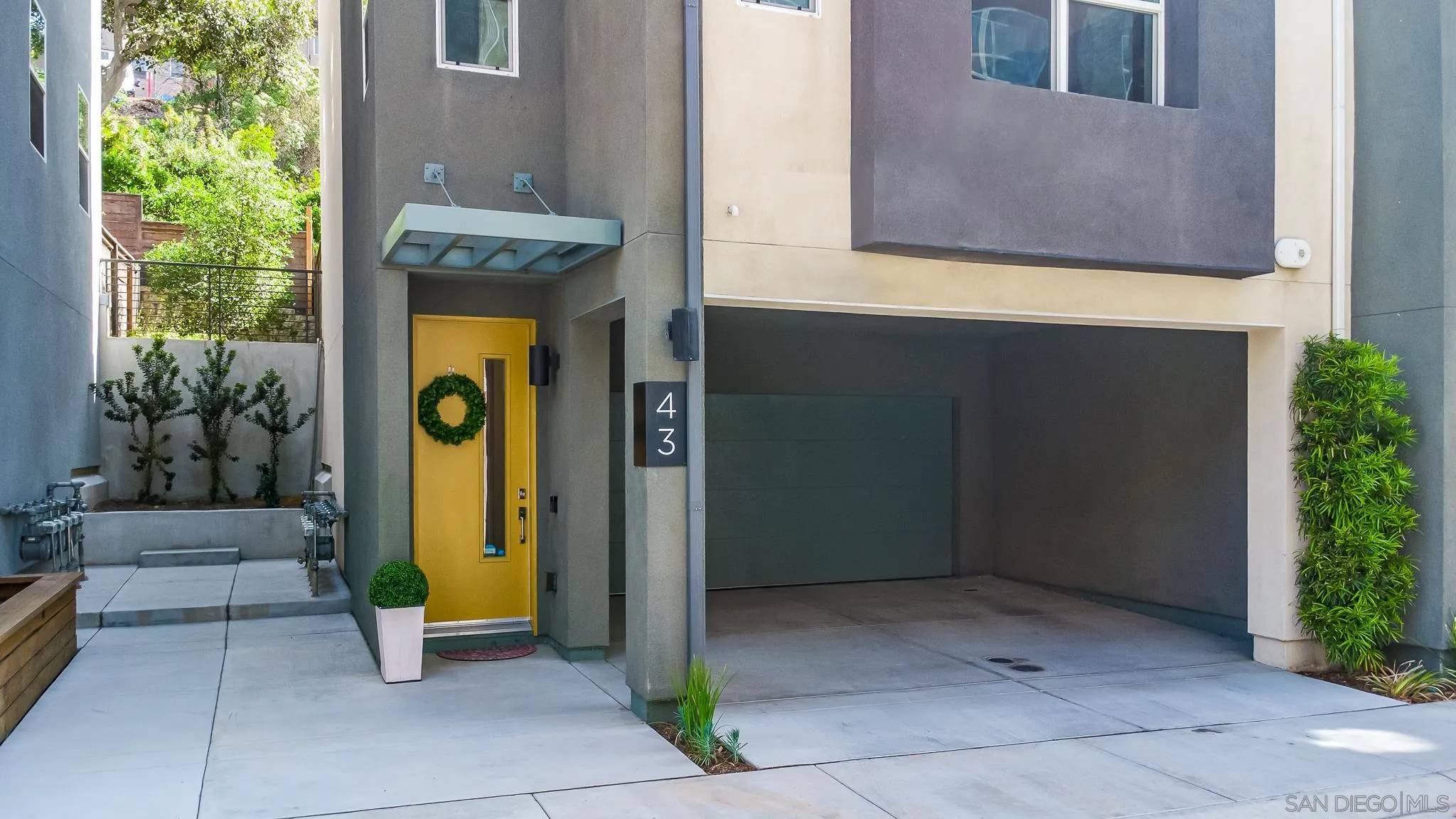 San Diego, CA 92108,10402 Harlow Cir #43