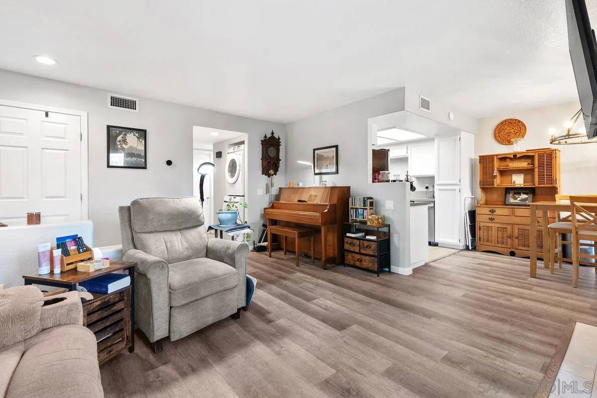 Poway, CA 92064,13975 Midland Rd