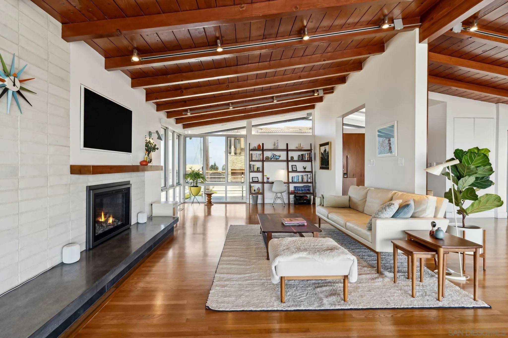 La Jolla, CA 92037,1253 La Jolla Rancho Rd