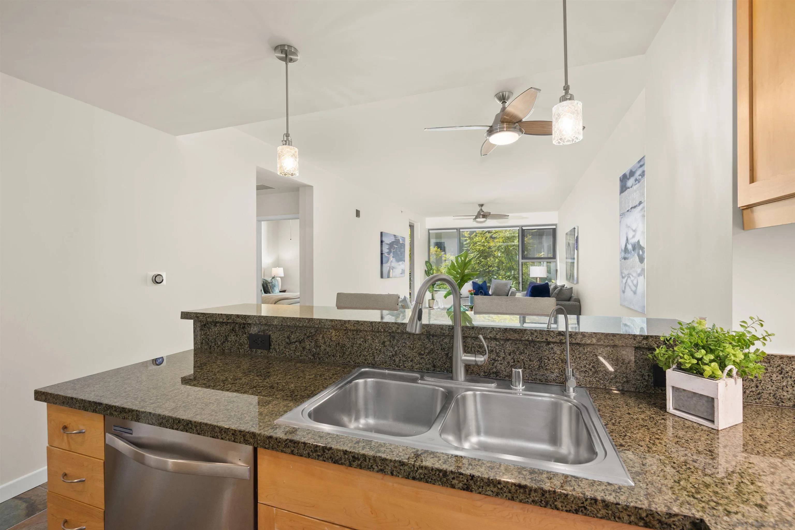San Diego, CA 92101,1150 J St #421