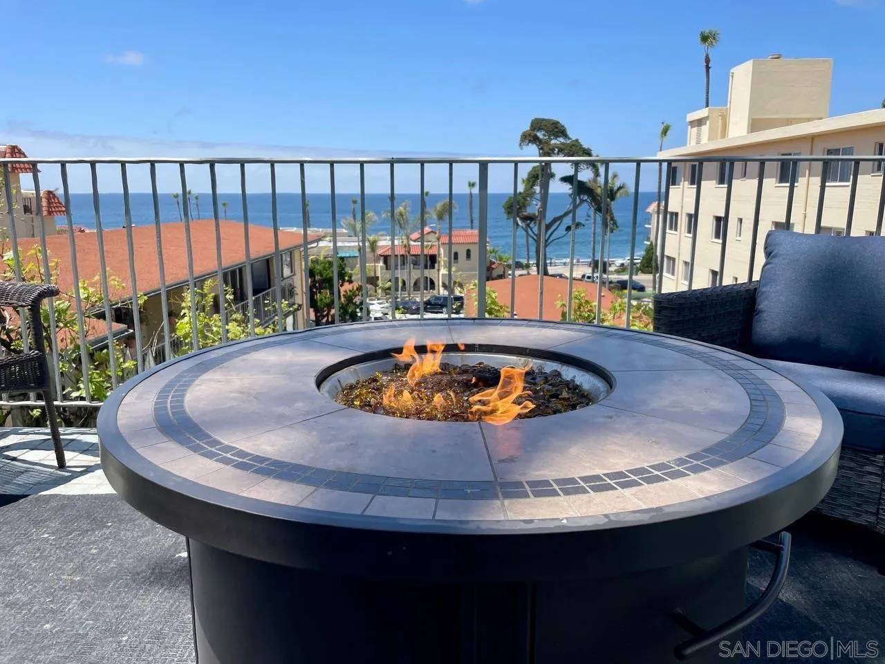 La Jolla, CA 92037,866 Prospect Street