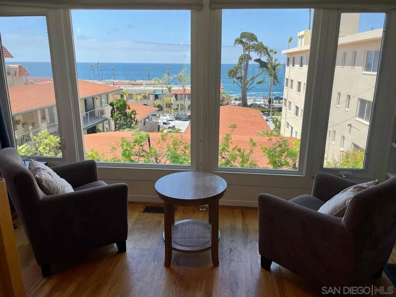 La Jolla, CA 92037,866 Prospect Street