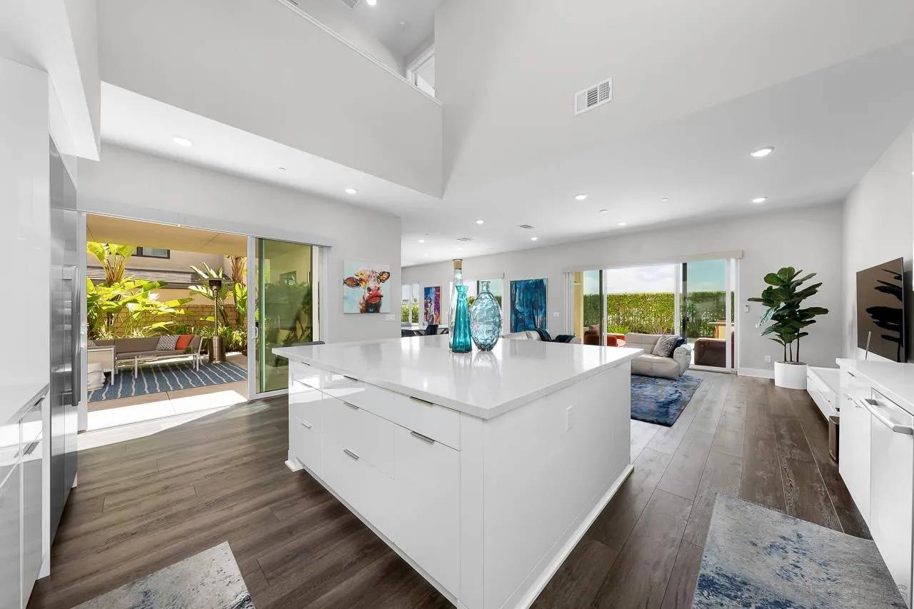 San Diego, CA 92130,13722 Canyon Loop Trl