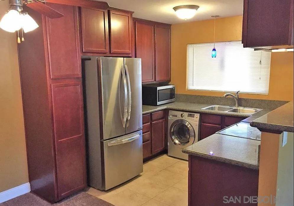 Lakeside, CA 92040,12805 Mapleview St #16