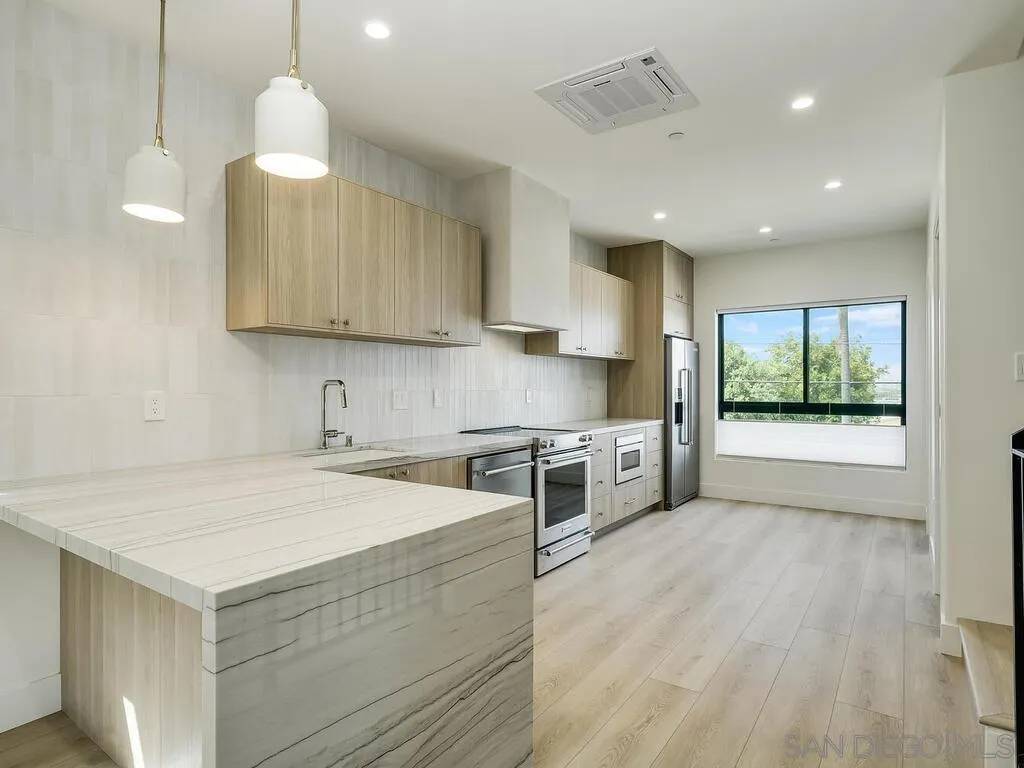 San Diego, CA 92107,4109 Udall St