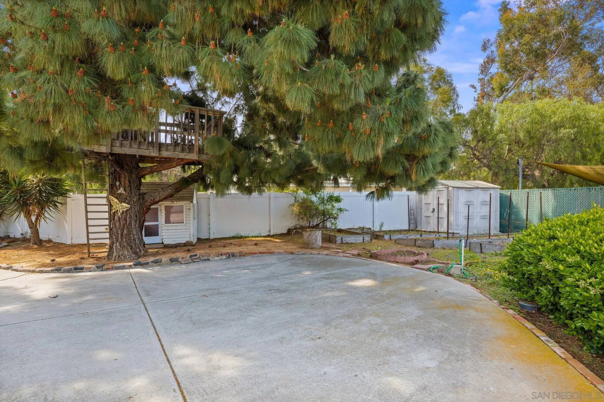 Bonita, CA 91902,3335 Evergreen Rd