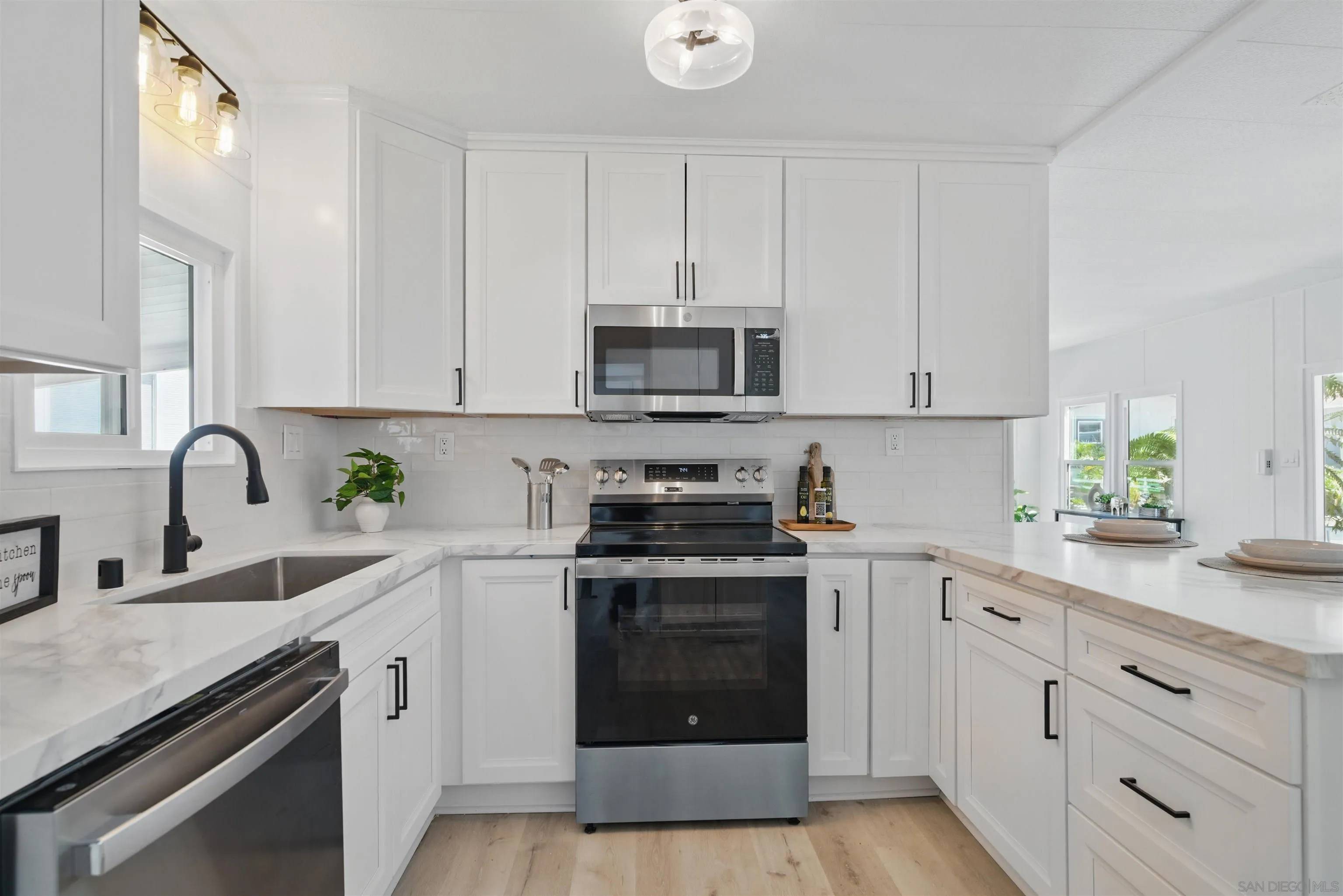 Escondido, CA 92026,8975 Lawrence Welk Dr #SPC 39