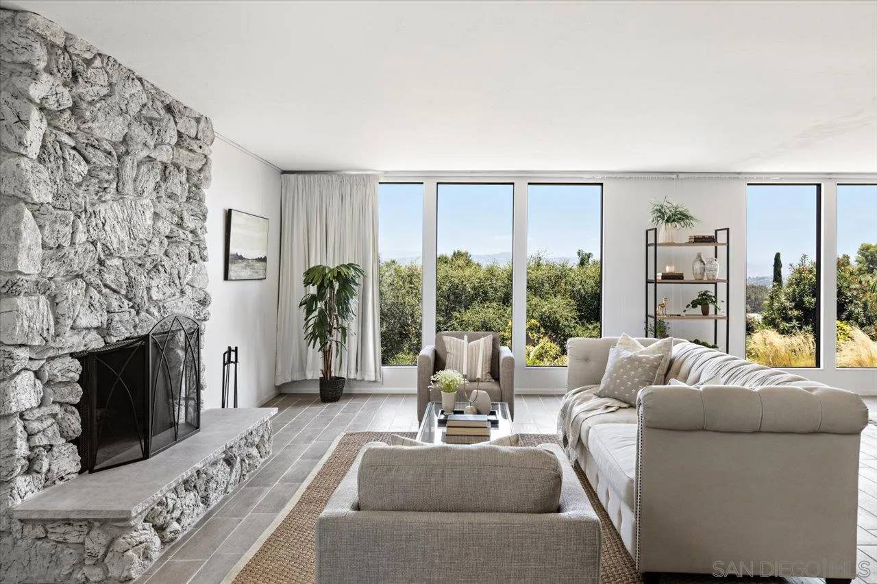 Escondido, CA 92029,1109 Via La Cuesta