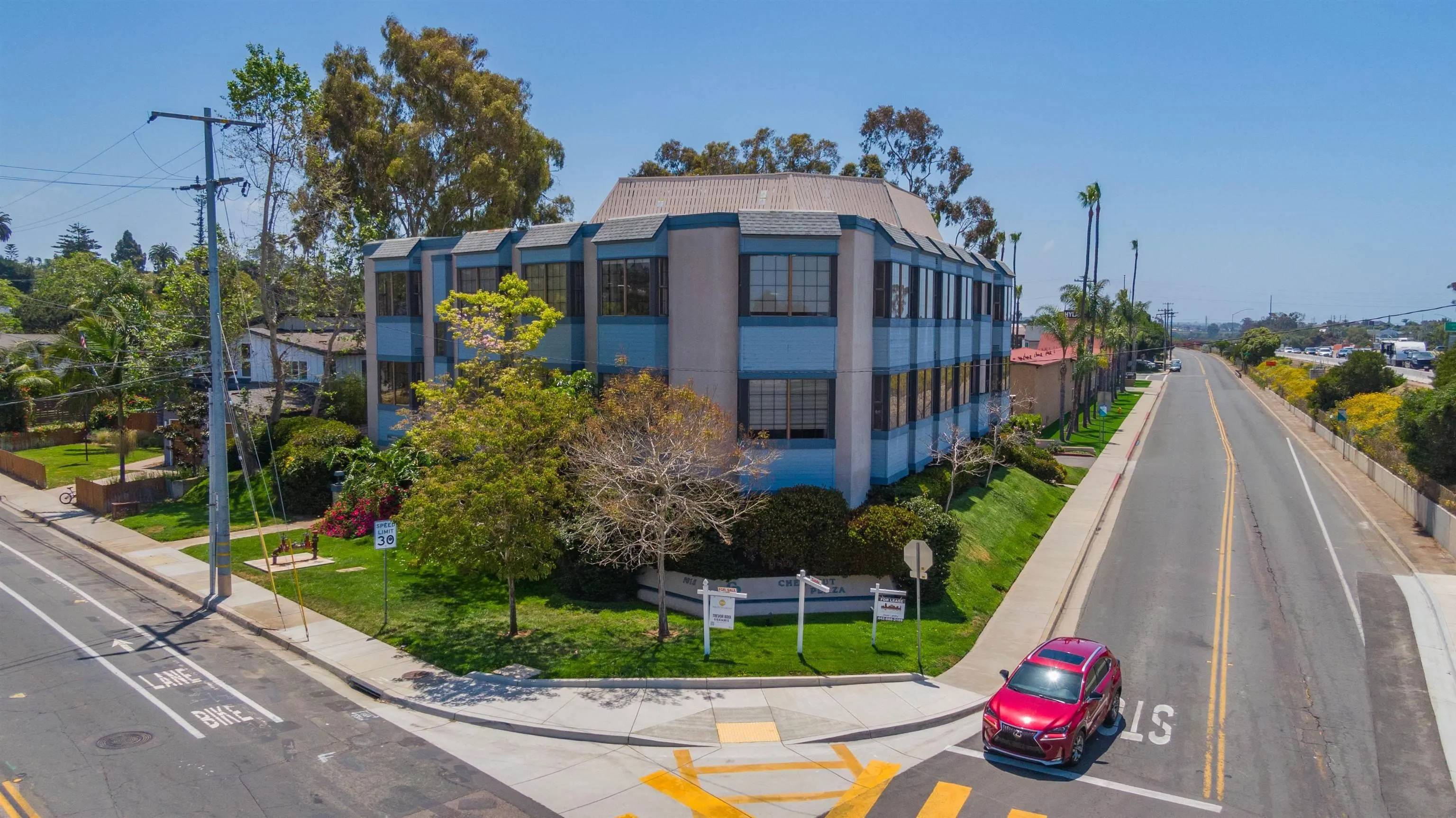 Carlsbad, CA 92008,1015 Chestnut Ave