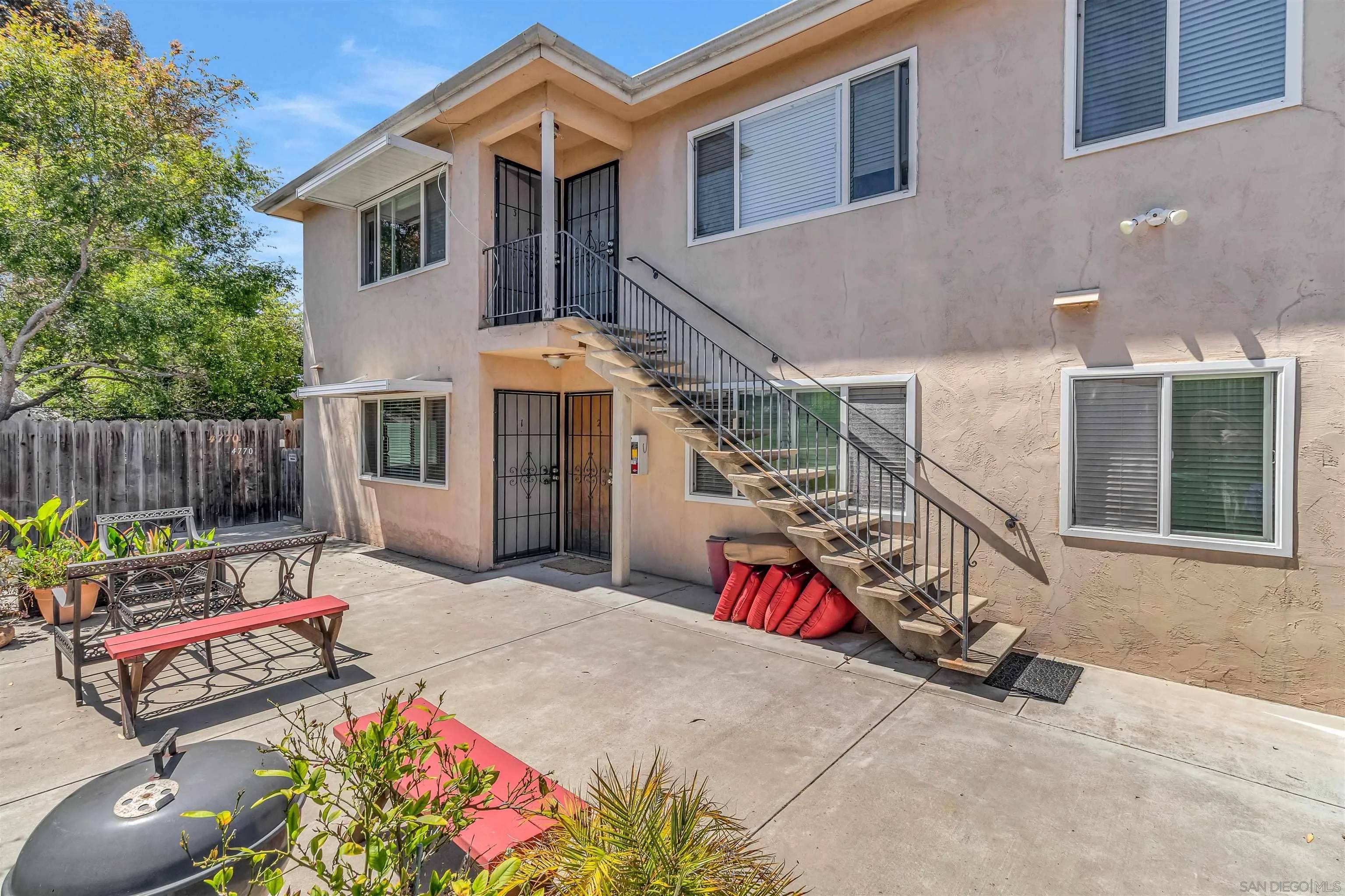 San Diego, CA 92116,4768-70 Arizona St