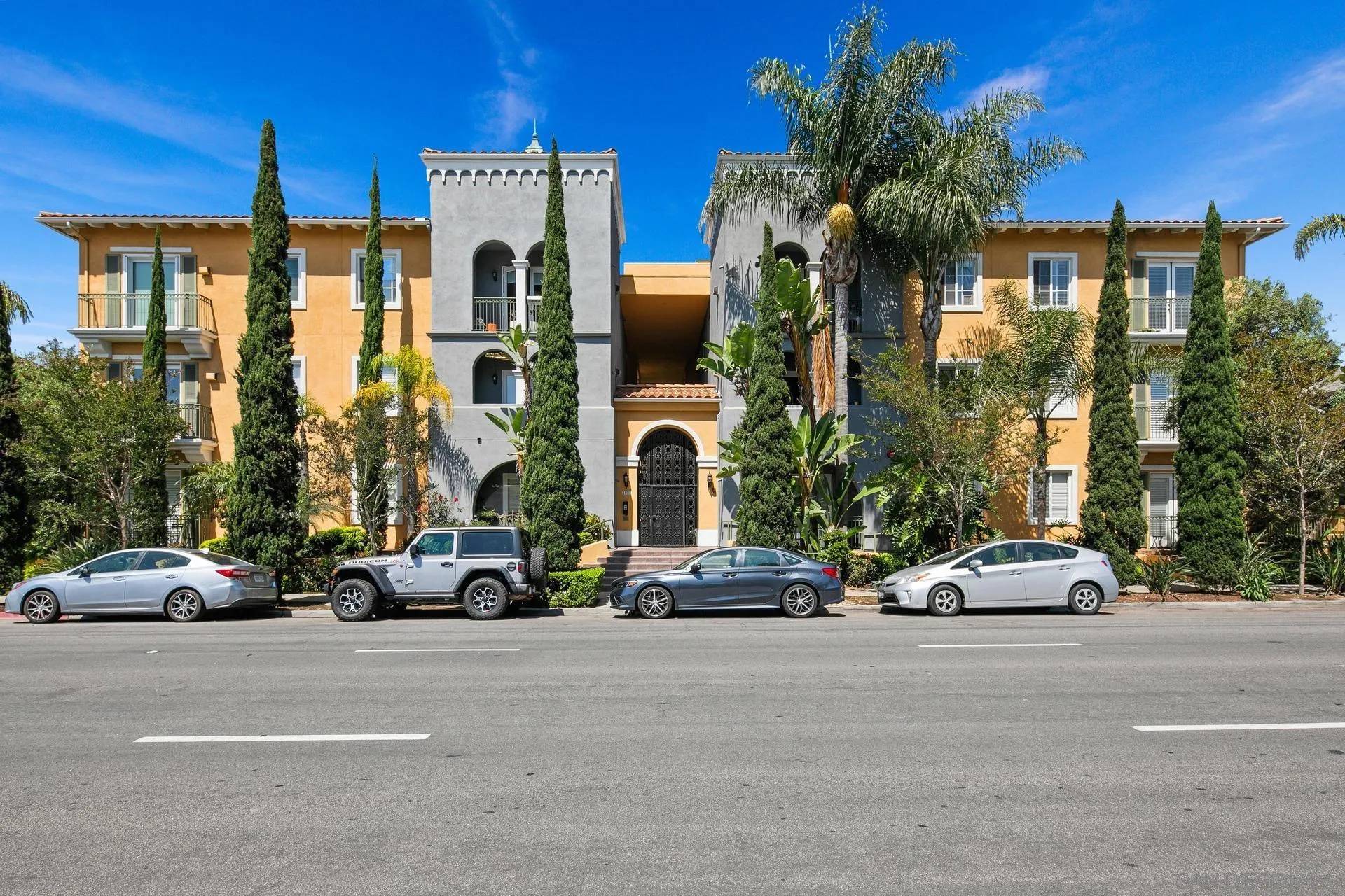 San Diego, CA 92103,4080 Front Street #207