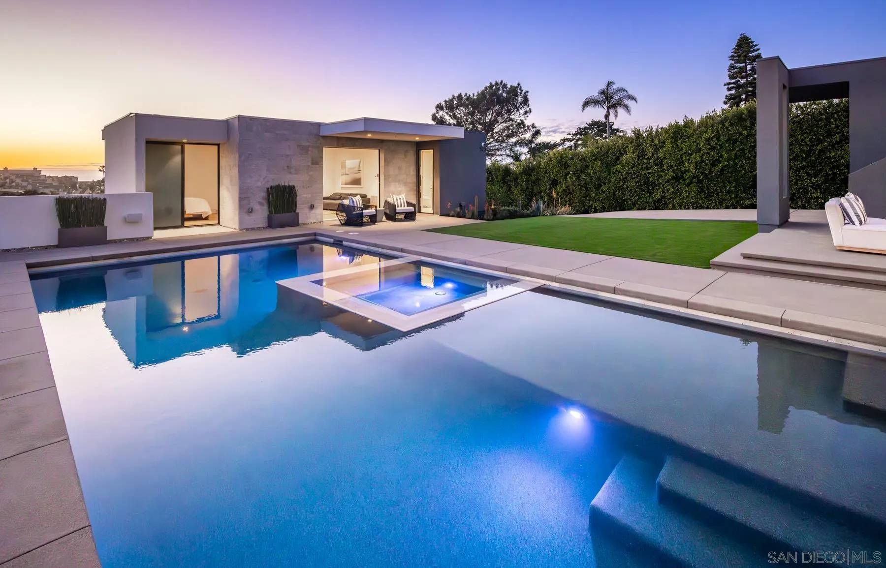 Solana Beach, CA 92075,521 S Rios Ave