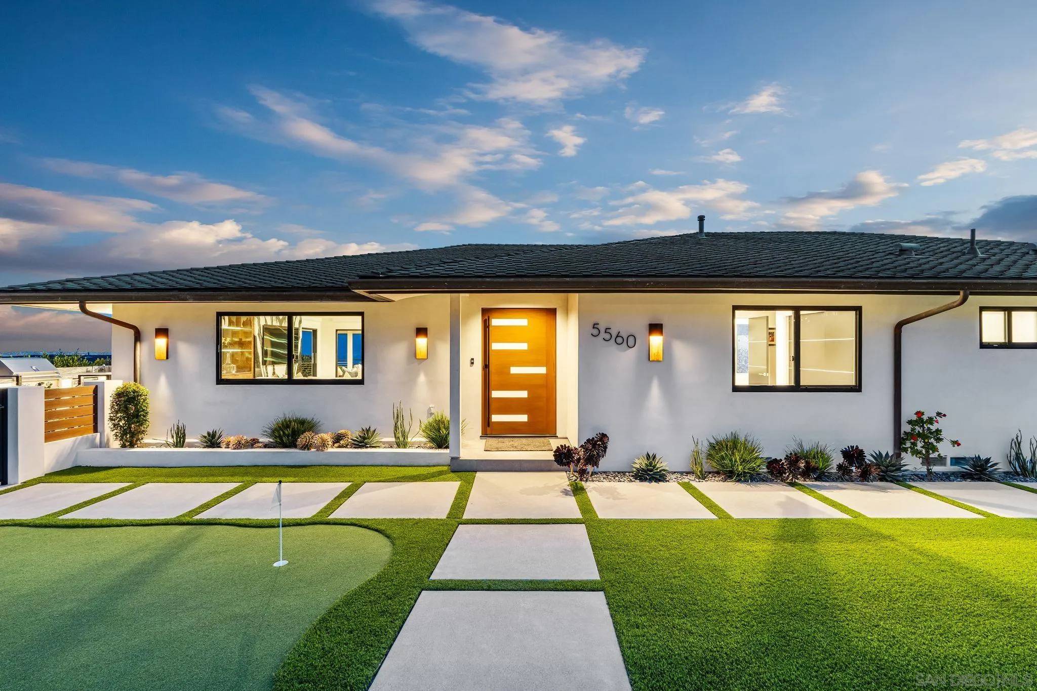 La Jolla, CA 92037,5560 Moonlight Lane