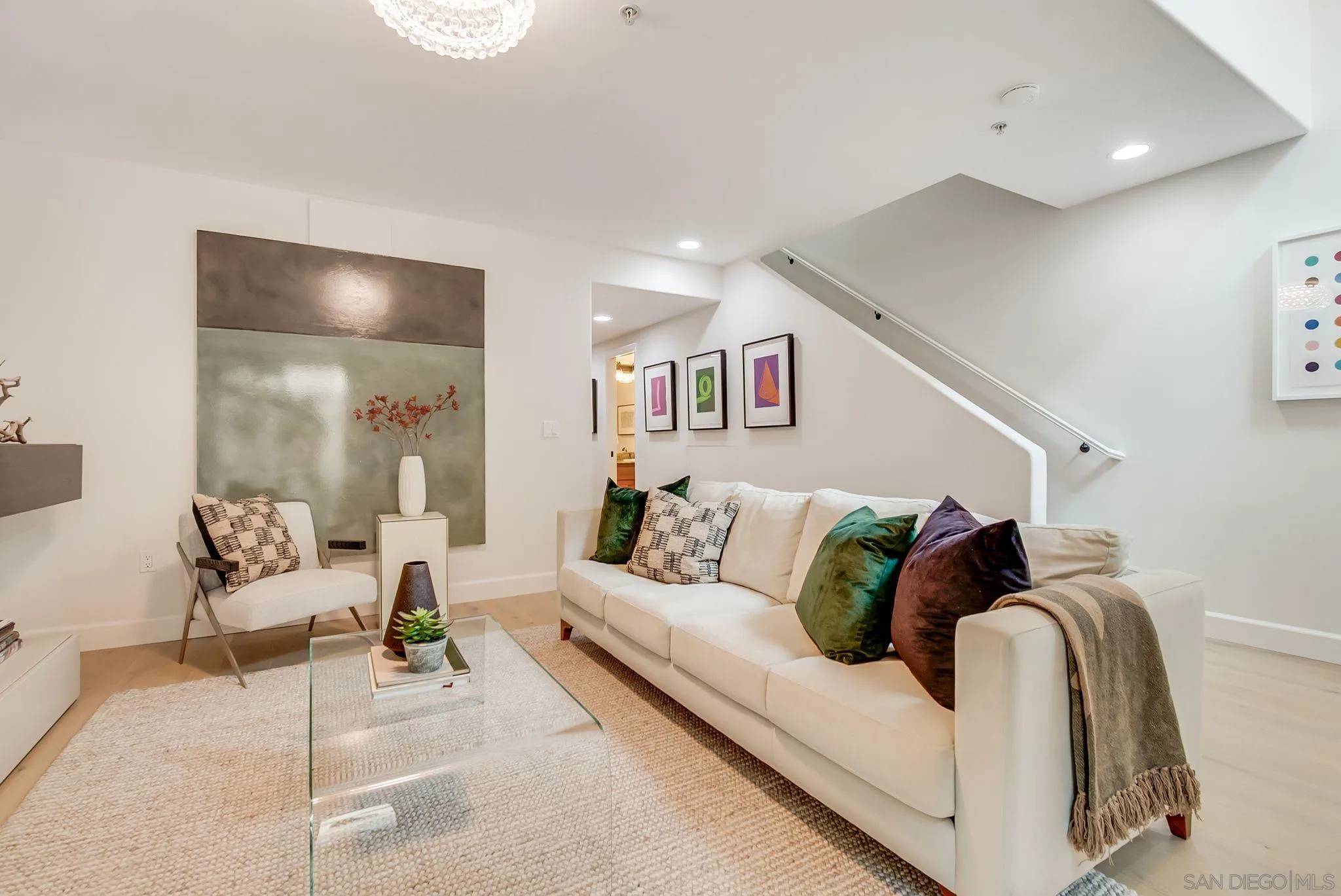 La Jolla, CA 92037,7530 Draper Ave #2