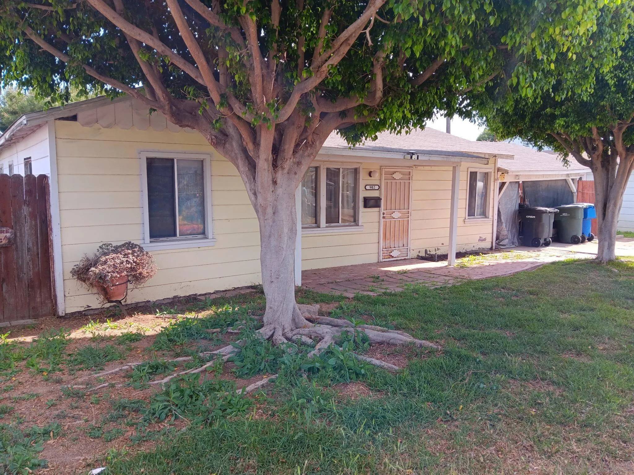 La Habra, CA 90631,902 E Greenwood Ave East