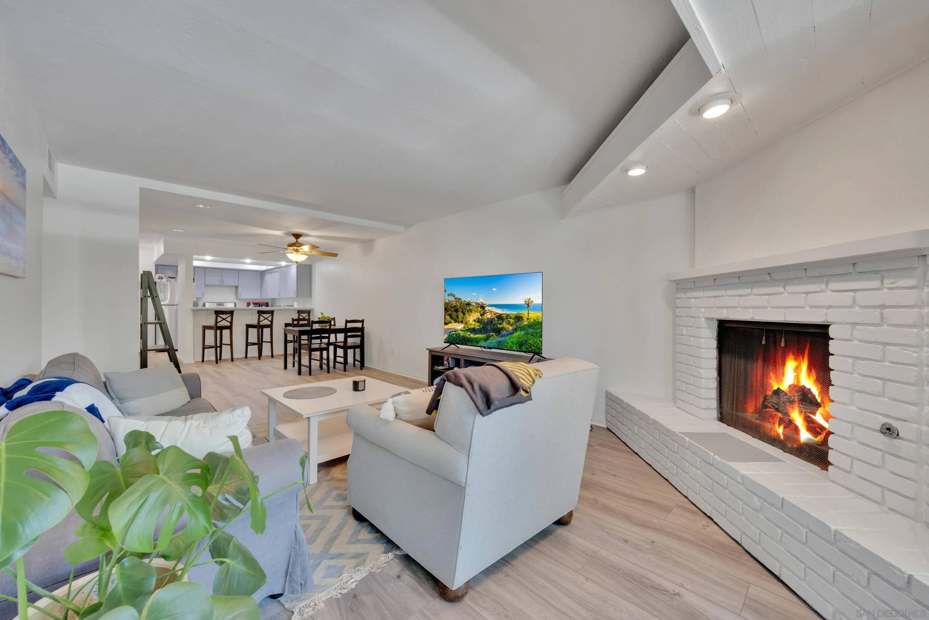 San Diego, CA 92103,4055 Falcon St #102