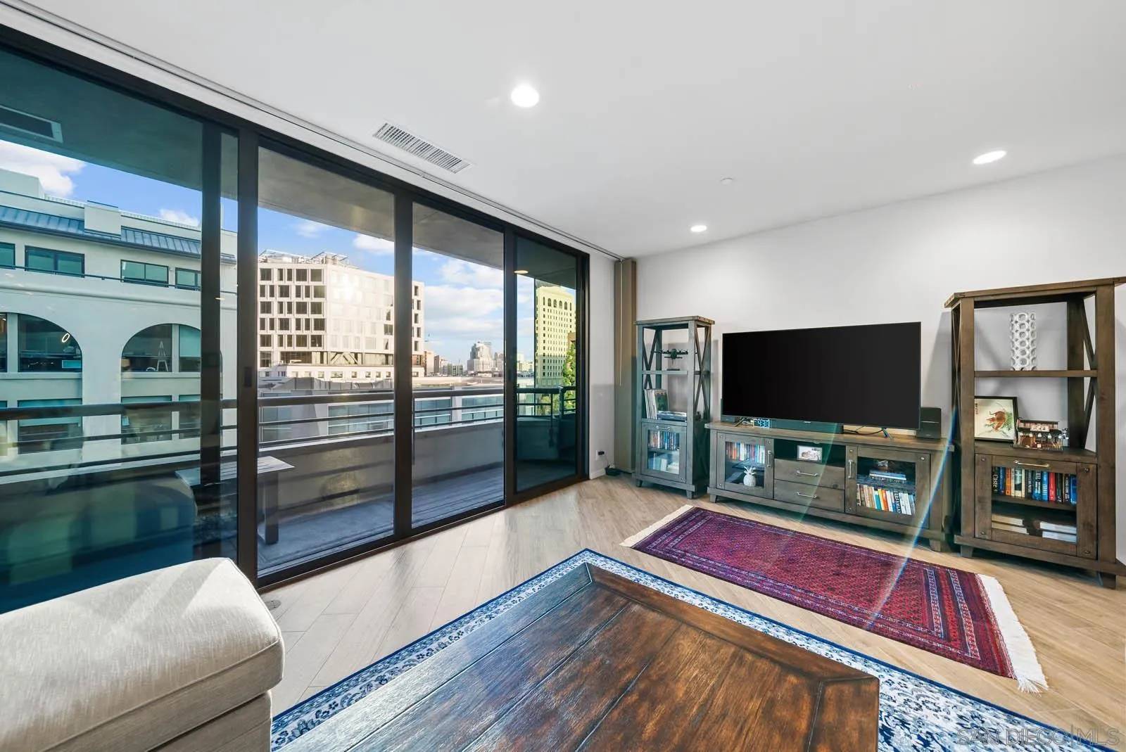 San Diego, CA 92101,700 Front St #510