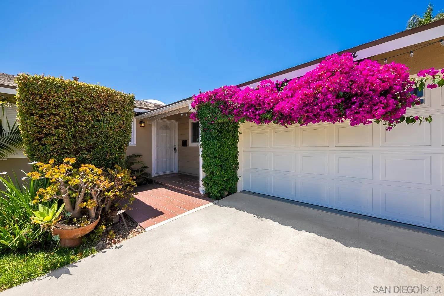 San Diego, CA 92117,4464 Kamloop Ave