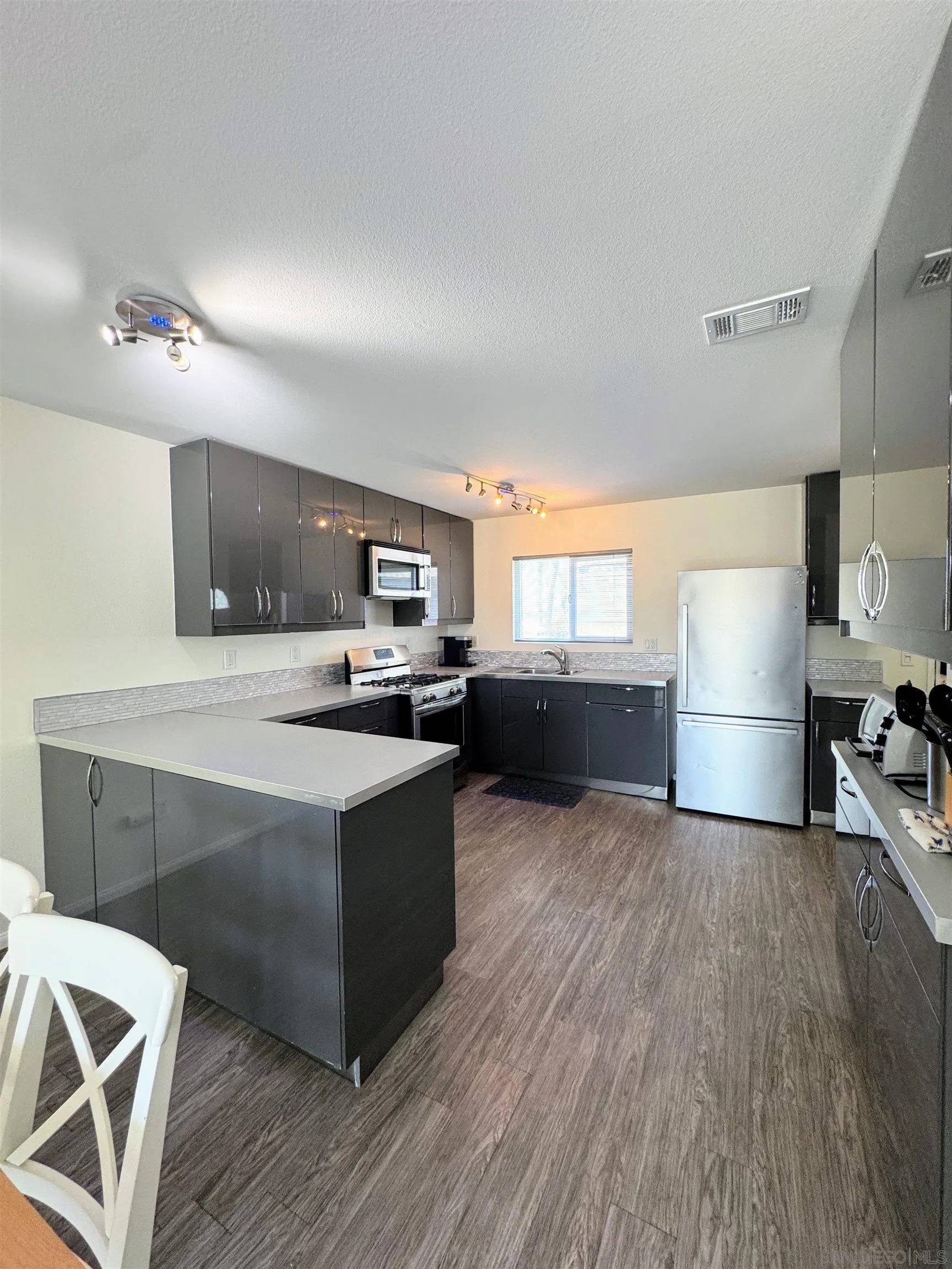 Imperial Beach, CA 91932,173 Palm Ave
