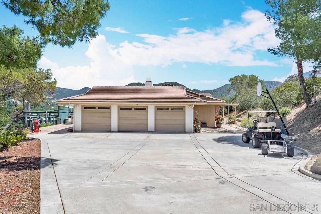 Alpine, CA 91901,3176 Via Viejas