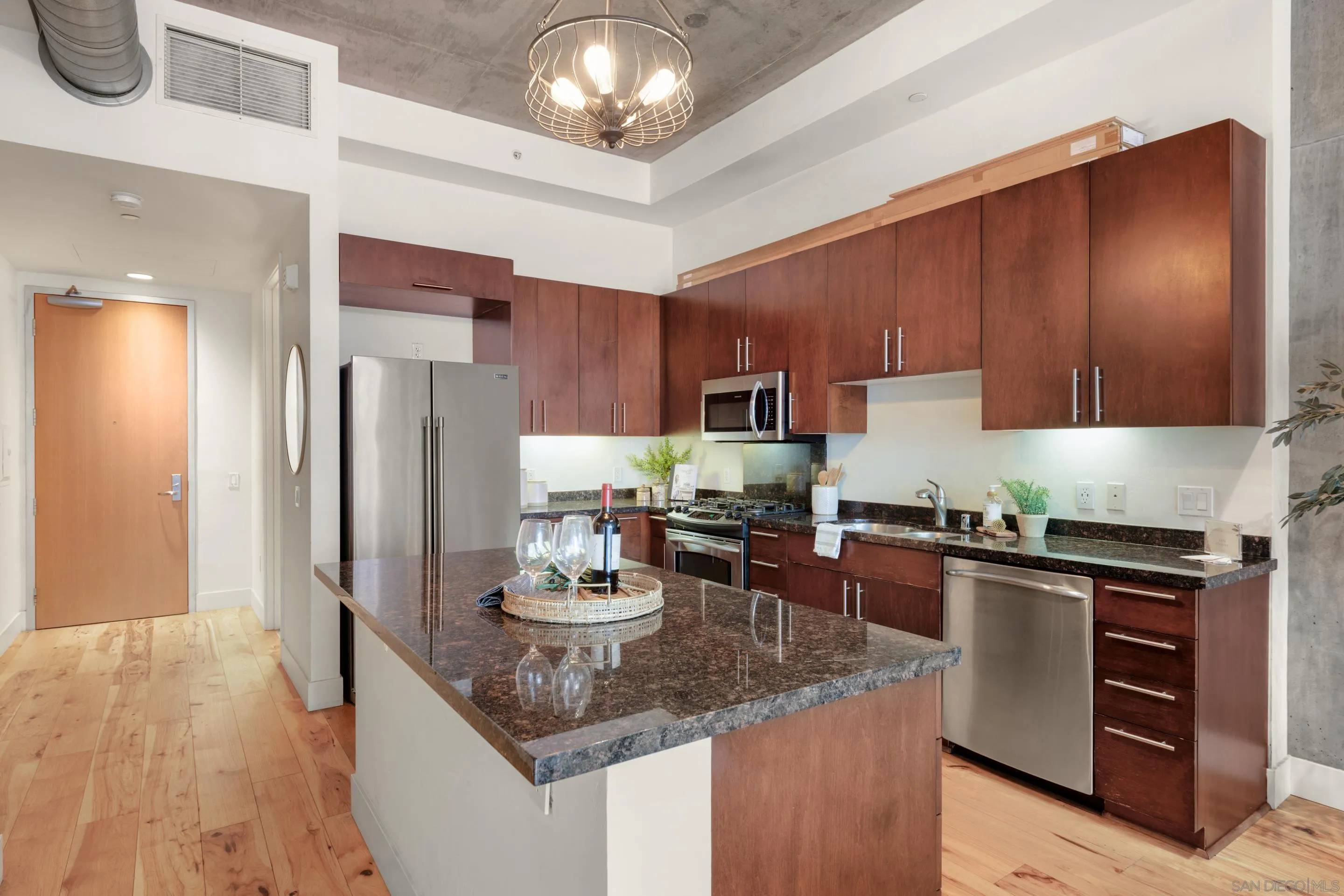 San Diego, CA 92101,1025 Island Ave #313