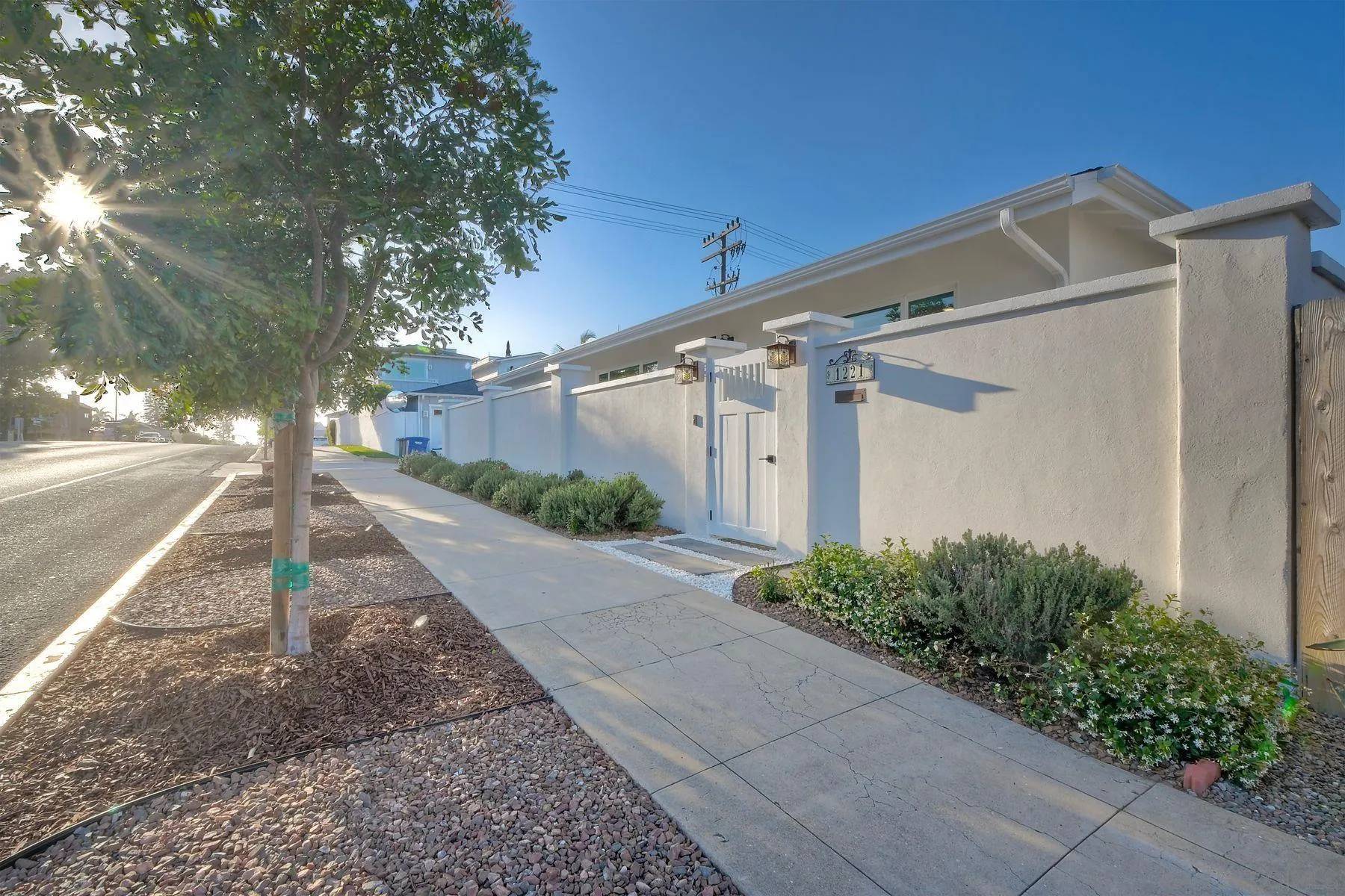 Coronado, CA 92118,1221 4th St