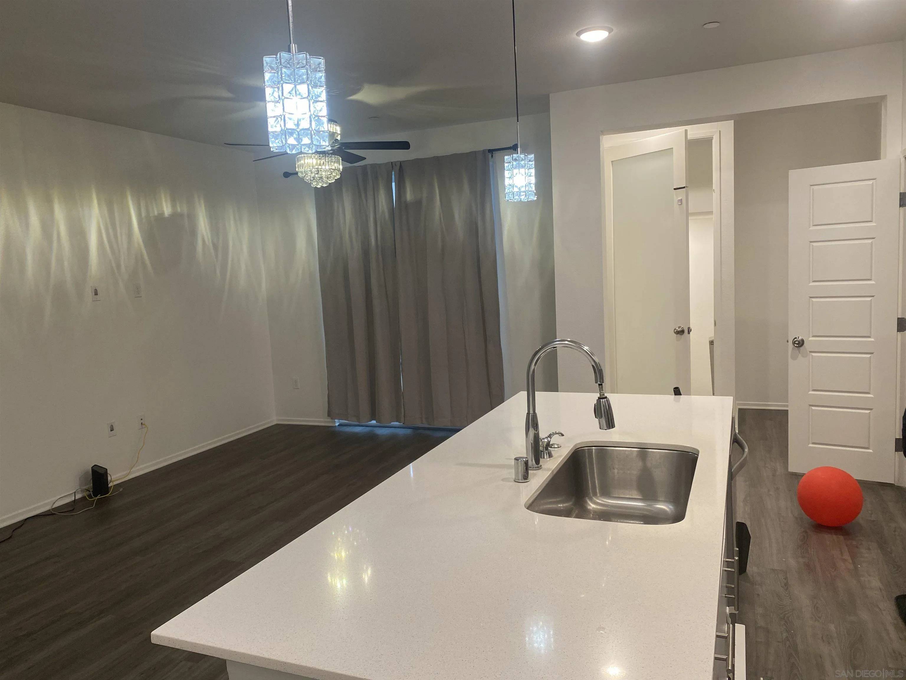 San Diego, CA 92154,5150 Calle Sandwaves #27